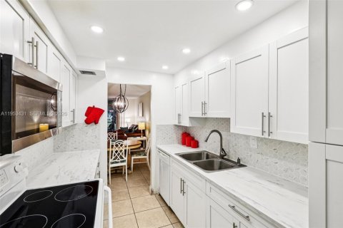 Copropriété à louer à Lauderdale Lakes, Floride: 2 chambres, 89.19 m2 № 2007739 - photo 5