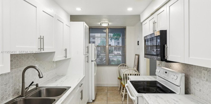 Condo à Lauderdale Lakes, Floride, 2 chambres  № 2007739