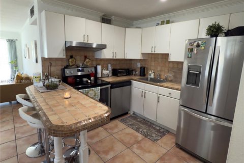 Copropriété à louer à Miami, Floride: 1 chambre, 81.75 m2 № 1892340 - photo 7