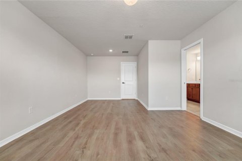 Townhouse in ISLES OF LAKE NONA in Orlando, Florida 4 bedrooms, 172.61 sq.m. № 2196920 - photo 17