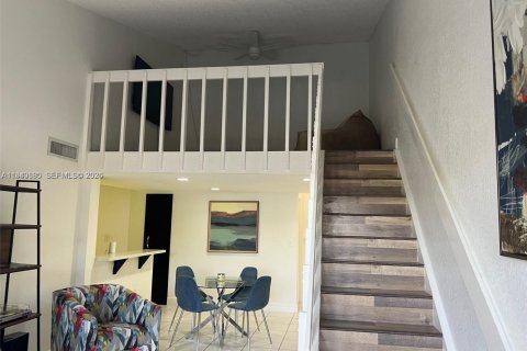 Condo in Miami, Florida, 2 bedrooms  № 2003001 - photo 11