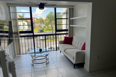 Condo in Miami, Florida, 2 bedrooms  № 2003001 - photo 7