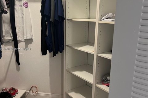 Condo in Miami, Florida, 2 bedrooms  № 2003001 - photo 18