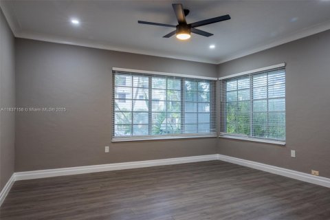 Купить кондоминиум в Майами-Бич, Флорида 1 спальня, 56.67м2, № 1958473 - фото 1