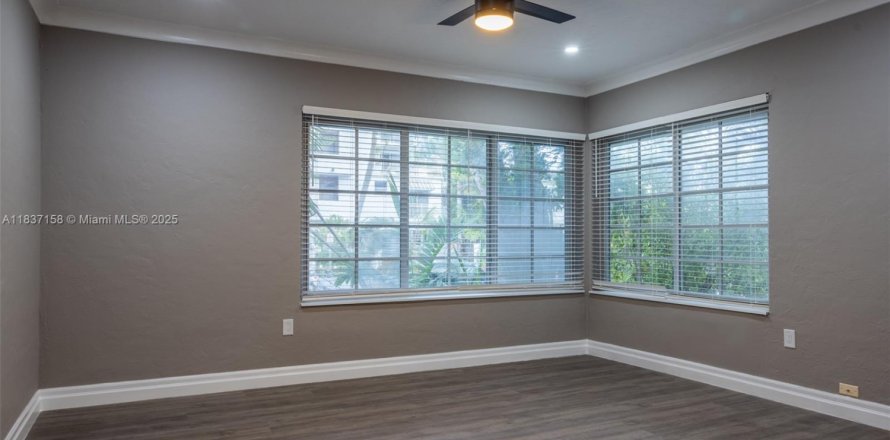 Кондоминиум с 1 спальней в Майами-Бич, Флорида № 1958473