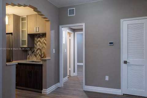 Купить кондоминиум в Майами-Бич, Флорида 1 спальня, 56.67м2, № 1958473 - фото 11