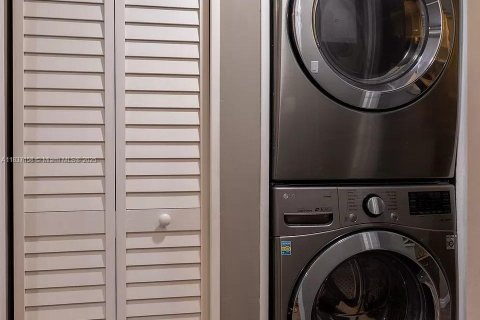 Купить кондоминиум в Майами-Бич, Флорида 1 спальня, 56.67м2, № 1958473 - фото 14