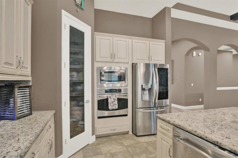 House in Tampa, Florida 6 bedrooms, 358.05 sq.m. № 1877431 - photo 16