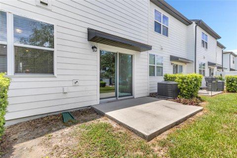 Townhouse in Davenport, Florida 3 bedrooms, 130.43 sq.m. № 1813442 - photo 15