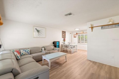 Casa en venta en Seminole, Florida, 3 dormitorios, 141.58 m2 № 1914807 - foto 9