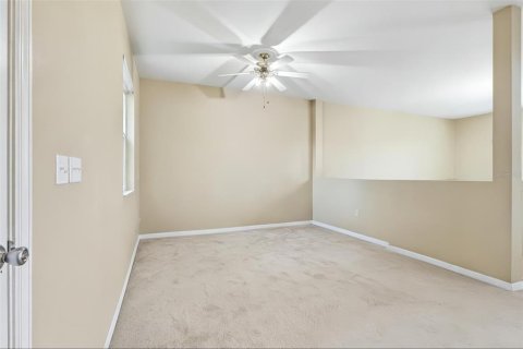 House in Tavares, Florida 3 bedrooms, 207.36 sq.m. № 2208719 - photo 3