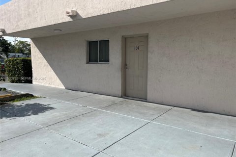 Copropriété à louer à Hialeah, Floride: 2 chambres, 95.22 m2 № 1989107 - photo 1