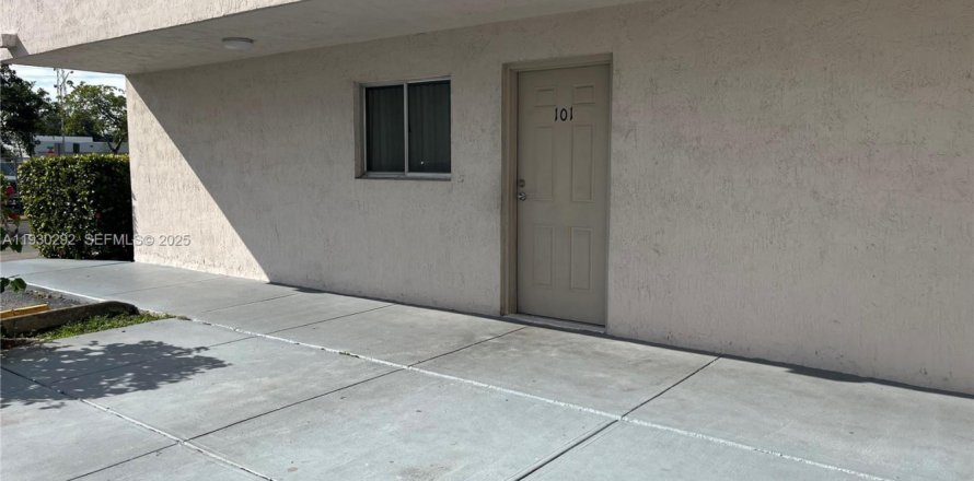 Condo à Hialeah, Floride, 2 chambres  № 1989107