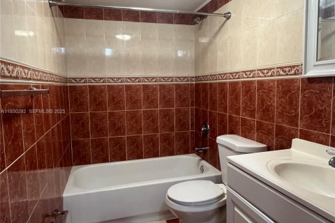 Copropriété à louer à Hialeah, Floride: 2 chambres, 95.22 m2 № 1989107 - photo 12