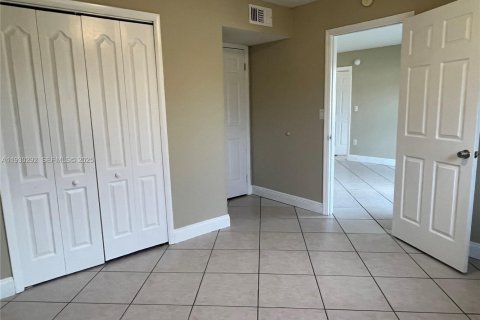 Copropriété à louer à Hialeah, Floride: 2 chambres, 95.22 m2 № 1989107 - photo 11