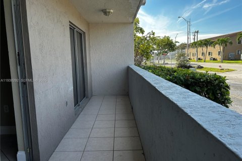 Copropriété à louer à Hialeah, Floride: 2 chambres, 95.22 m2 № 1989107 - photo 14