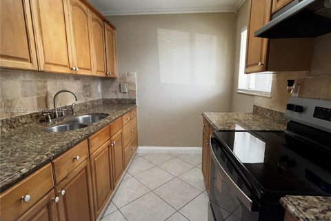 Copropriété à louer à Hialeah, Floride: 2 chambres, 95.22 m2 № 1989107 - photo 4