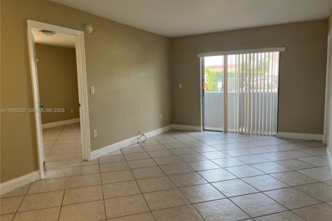 Copropriété à louer à Hialeah, Floride: 2 chambres, 95.22 m2 № 1989107 - photo 3