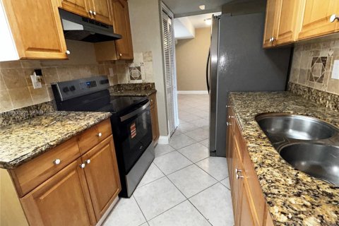 Copropriété à louer à Hialeah, Floride: 2 chambres, 95.22 m2 № 1989107 - photo 5