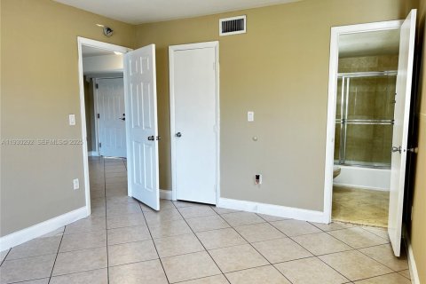 Copropriété à louer à Hialeah, Floride: 2 chambres, 95.22 m2 № 1989107 - photo 7