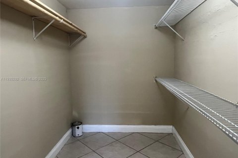 Copropriété à louer à Hialeah, Floride: 2 chambres, 95.22 m2 № 1989107 - photo 9
