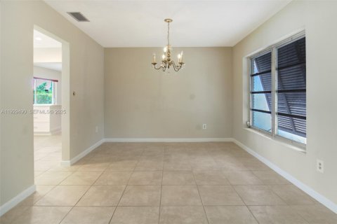 Снять в аренду виллу или дом в Майами, Флорида 3 спальни, 159.7м2, № 1988550 - фото 15