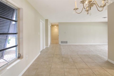 Снять в аренду виллу или дом в Майами, Флорида 3 спальни, 159.7м2, № 1988550 - фото 19