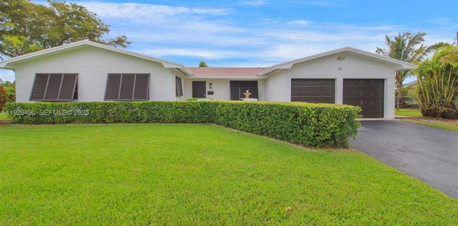 Дом в Майами, Флорида 3 спальни, 159.7м2 № 1988550