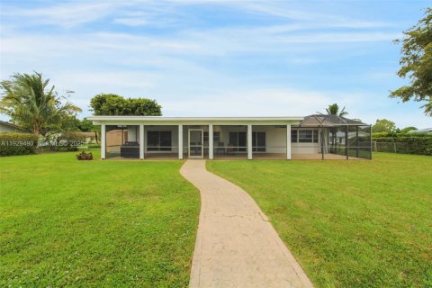 Снять в аренду виллу или дом в Майами, Флорида 3 спальни, 159.7м2, № 1988550 - фото 6