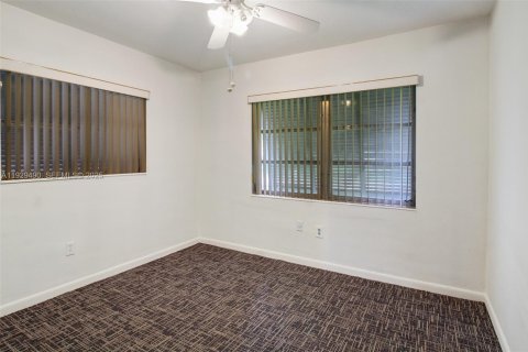 Снять в аренду виллу или дом в Майами, Флорида 3 спальни, 159.7м2, № 1988550 - фото 21