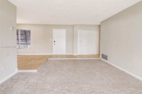 Снять в аренду виллу или дом в Майами, Флорида 3 спальни, 159.7м2, № 1988550 - фото 18