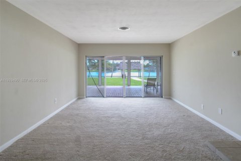 Снять в аренду виллу или дом в Майами, Флорида 3 спальни, 159.7м2, № 1988550 - фото 16