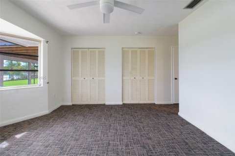 Снять в аренду виллу или дом в Майами, Флорида 3 спальни, 159.7м2, № 1988550 - фото 27