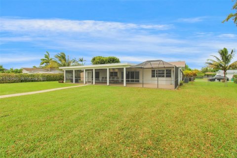 Снять в аренду виллу или дом в Майами, Флорида 3 спальни, 159.7м2, № 1988550 - фото 7