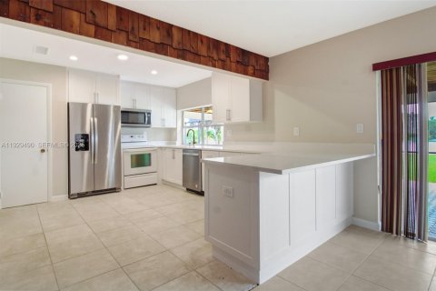 Снять в аренду виллу или дом в Майами, Флорида 3 спальни, 159.7м2, № 1988550 - фото 12