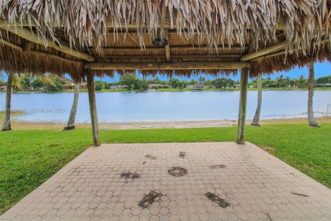 Снять в аренду виллу или дом в Майами, Флорида 3 спальни, 159.7м2, № 1988550 - фото 8