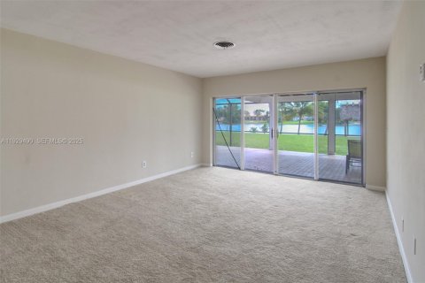 Снять в аренду виллу или дом в Майами, Флорида 3 спальни, 159.7м2, № 1988550 - фото 17