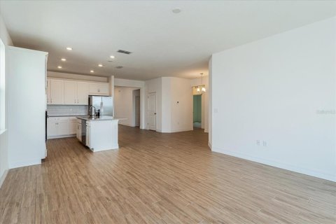 House in Lady Lake, Florida 4 bedrooms, 196.02 sq.m. № 1904272 - photo 13