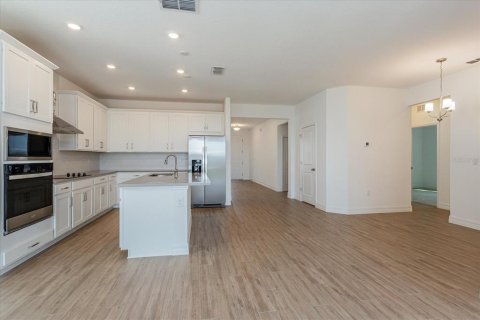 House in Lady Lake, Florida 4 bedrooms, 196.02 sq.m. № 1904272 - photo 6