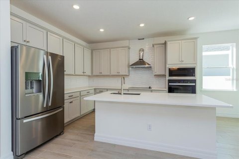 House in Lady Lake, Florida 4 bedrooms, 196.02 sq.m. № 1904272 - photo 8