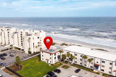 Condo in Jacksonville Beach, Florida, 1 bedroom  № 855252 - photo 1