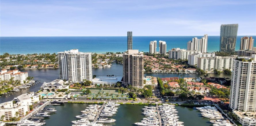 Condo à Aventura, Floride, 4 chambres  № 1966332