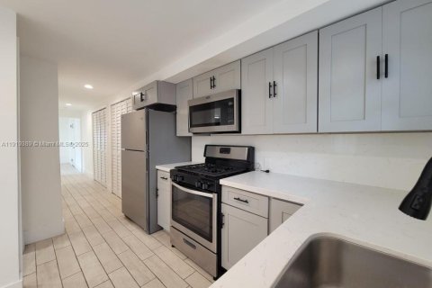 Appartement à louer à Miami, Floride: 2 chambres, 76.64 m2 № 1975111 - photo 10