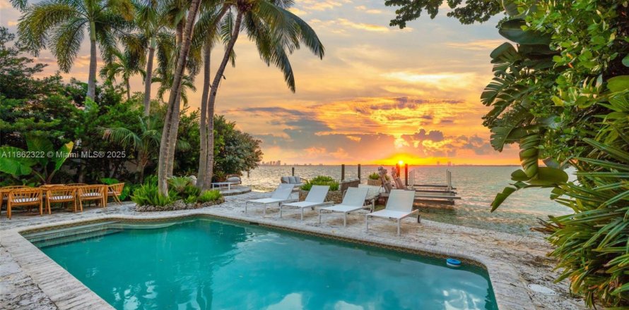 House in Miami Beach, Florida 3 bedrooms, 187.94 sq.m. № 1891435