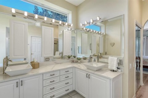 House in Bradenton, Florida 2 bedrooms, 199.46 sq.m. № 2212755 - photo 17