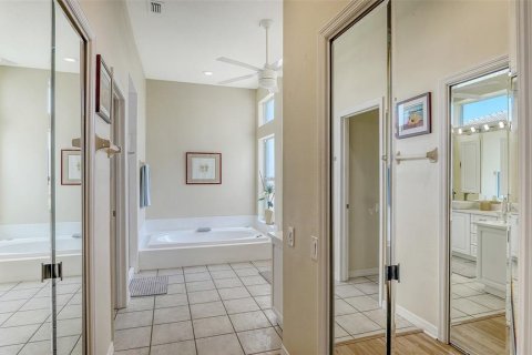 House in Bradenton, Florida 2 bedrooms, 199.46 sq.m. № 2212755 - photo 16