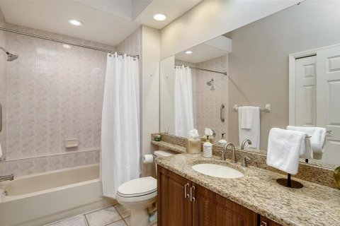 House in Bradenton, Florida 2 bedrooms, 199.46 sq.m. № 2212755 - photo 28