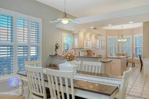 House in Bradenton, Florida 2 bedrooms, 199.46 sq.m. № 2212755 - photo 10