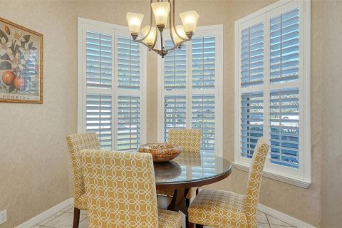House in Bradenton, Florida 2 bedrooms, 199.46 sq.m. № 2212755 - photo 11