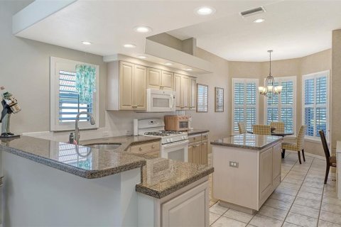 House in Bradenton, Florida 2 bedrooms, 199.46 sq.m. № 2212755 - photo 8